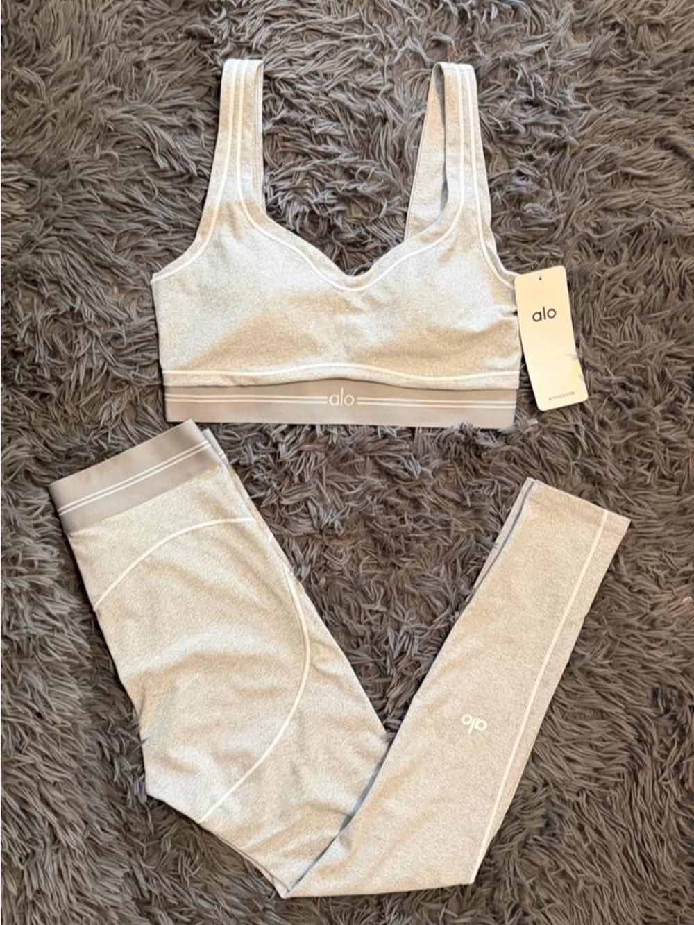 Alo Sports Bra & Legging Set - Picture 4 of 4